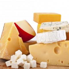 Contenido calórico de diferentes tipos de queso (desde Adyghe hasta brie) ¿Cuántas kilocalorías hay en el queso duro?
